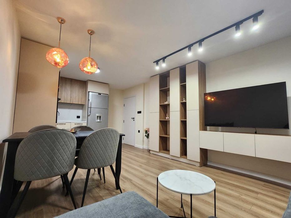 Луксозен тристаен апартамент в кв. Чайка