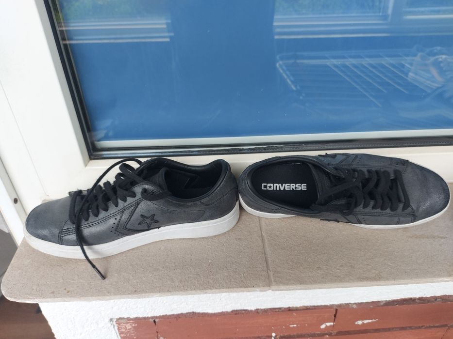 Vând o pereche Converse 37,de damă