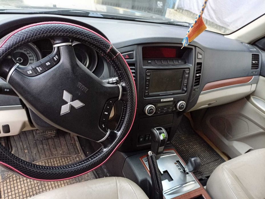 Mitsubishi Pajero/Montero schimb cu Jeep Limited