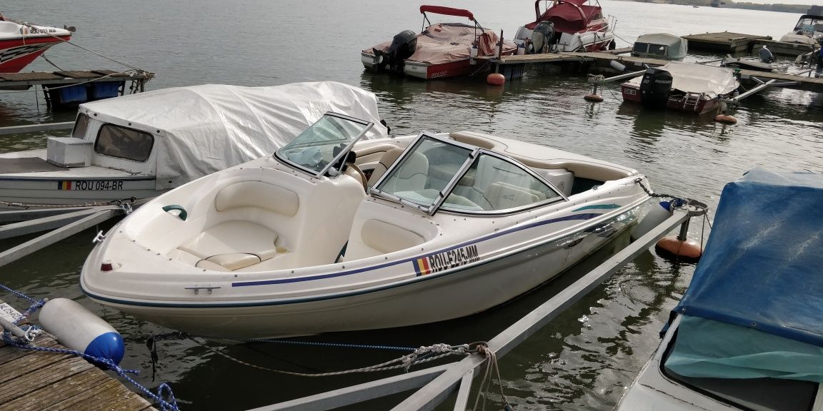 Ambarcatiunea SeaRay 185 sport