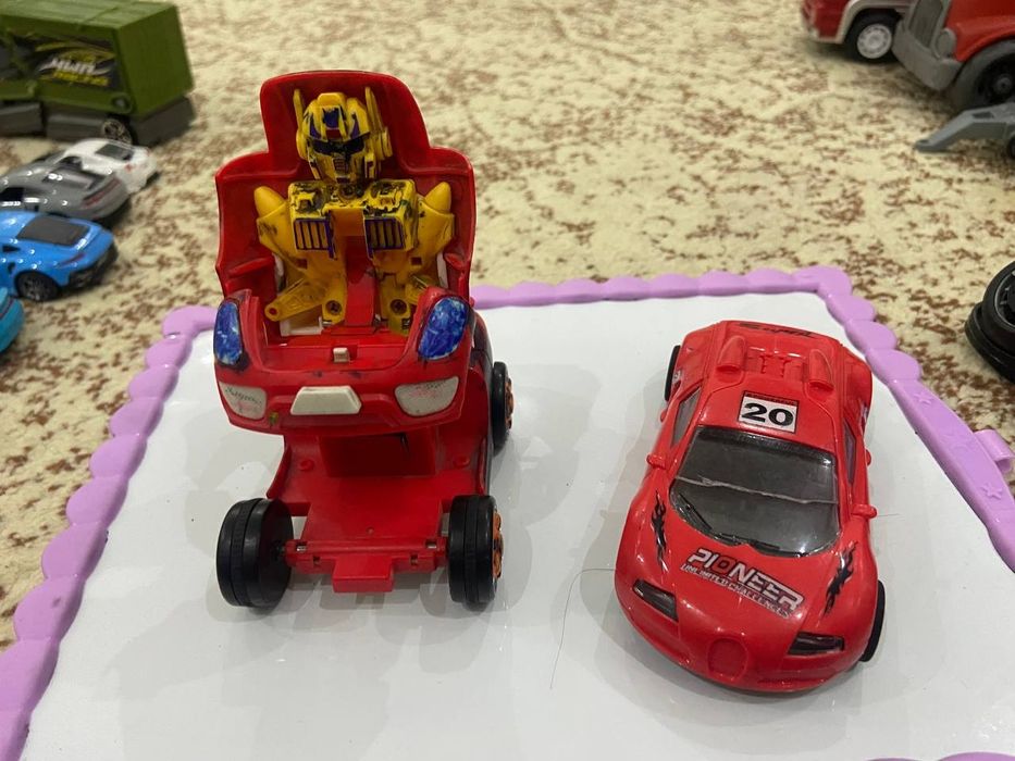 Игрушки б/у и новые.модельки, трансформеры