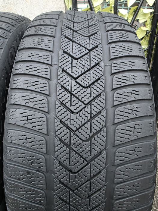 Vând patru anvelope de iarna pirelli 305 40 20 / 275 45 20 / 3022