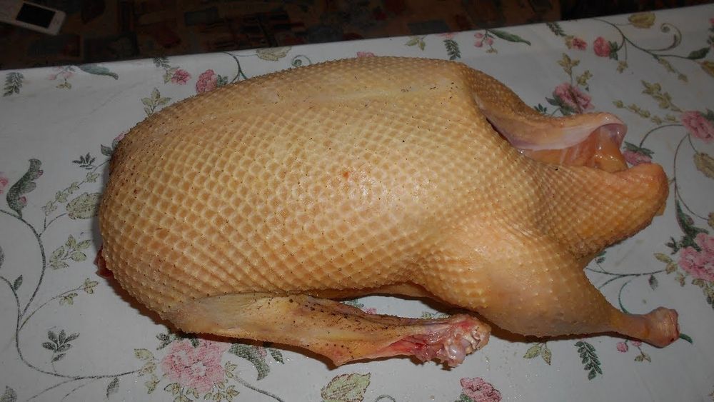 Продам мясо гуся молодое готовиться быстро 3000 то за кг