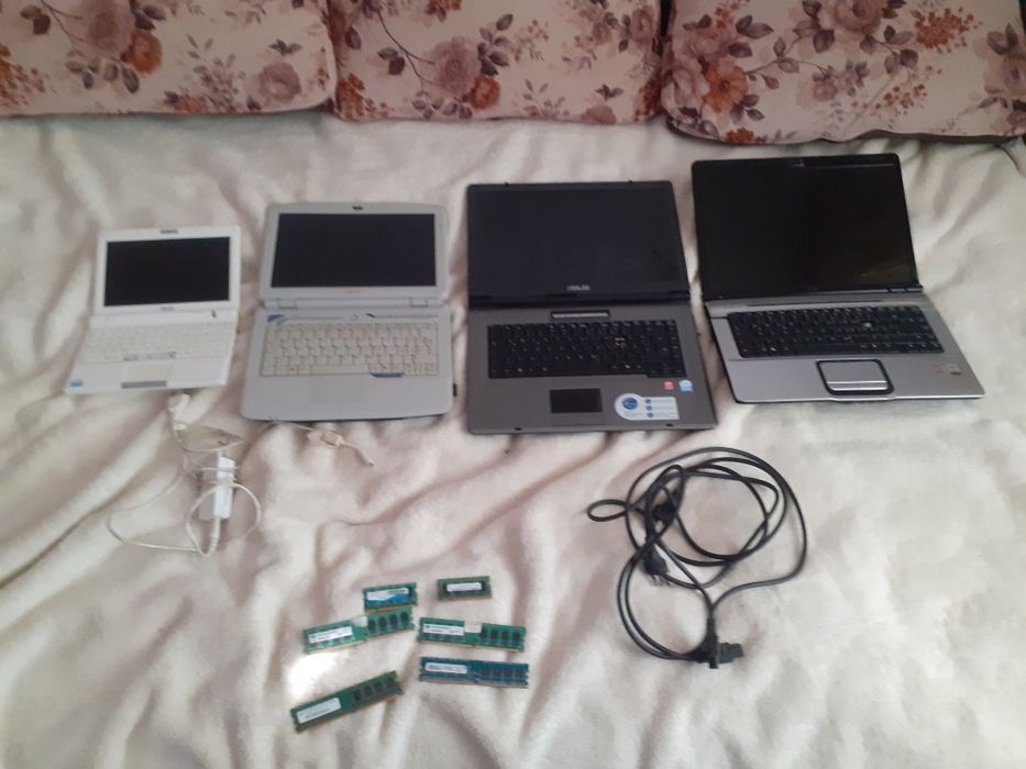 vând laptopuri funcționale doar 2