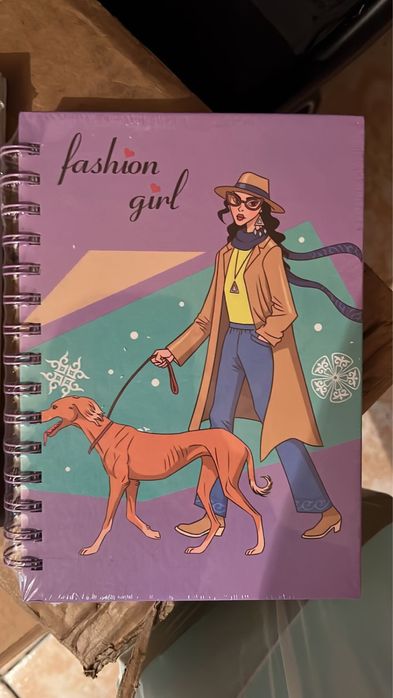 Новый скейчбук для девочки