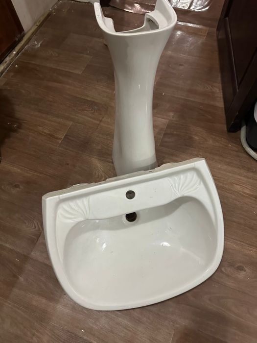 Керамическая раковина тюльпан на пьедестале