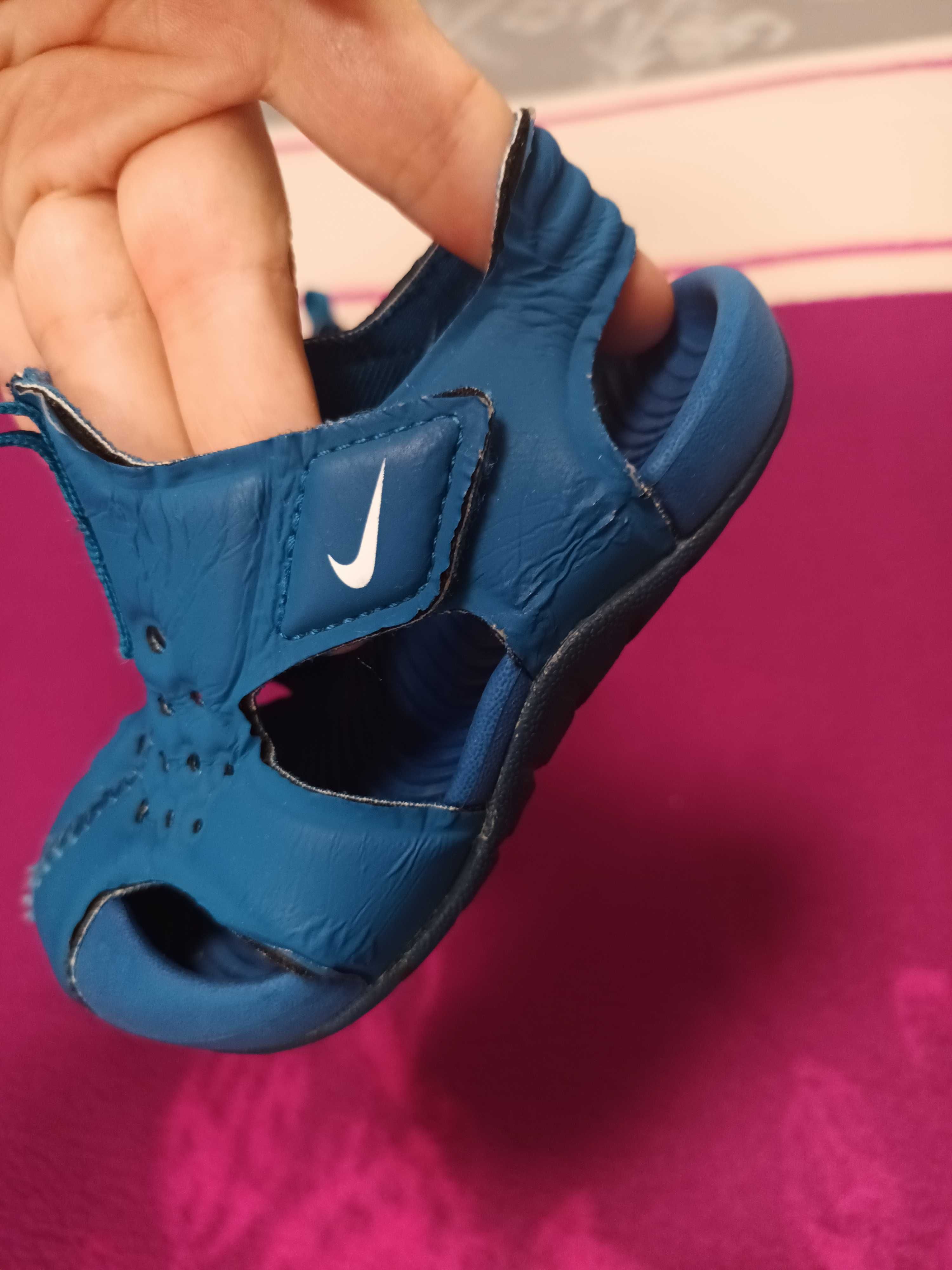Лот Сандали Nike и пантофи 21 номер