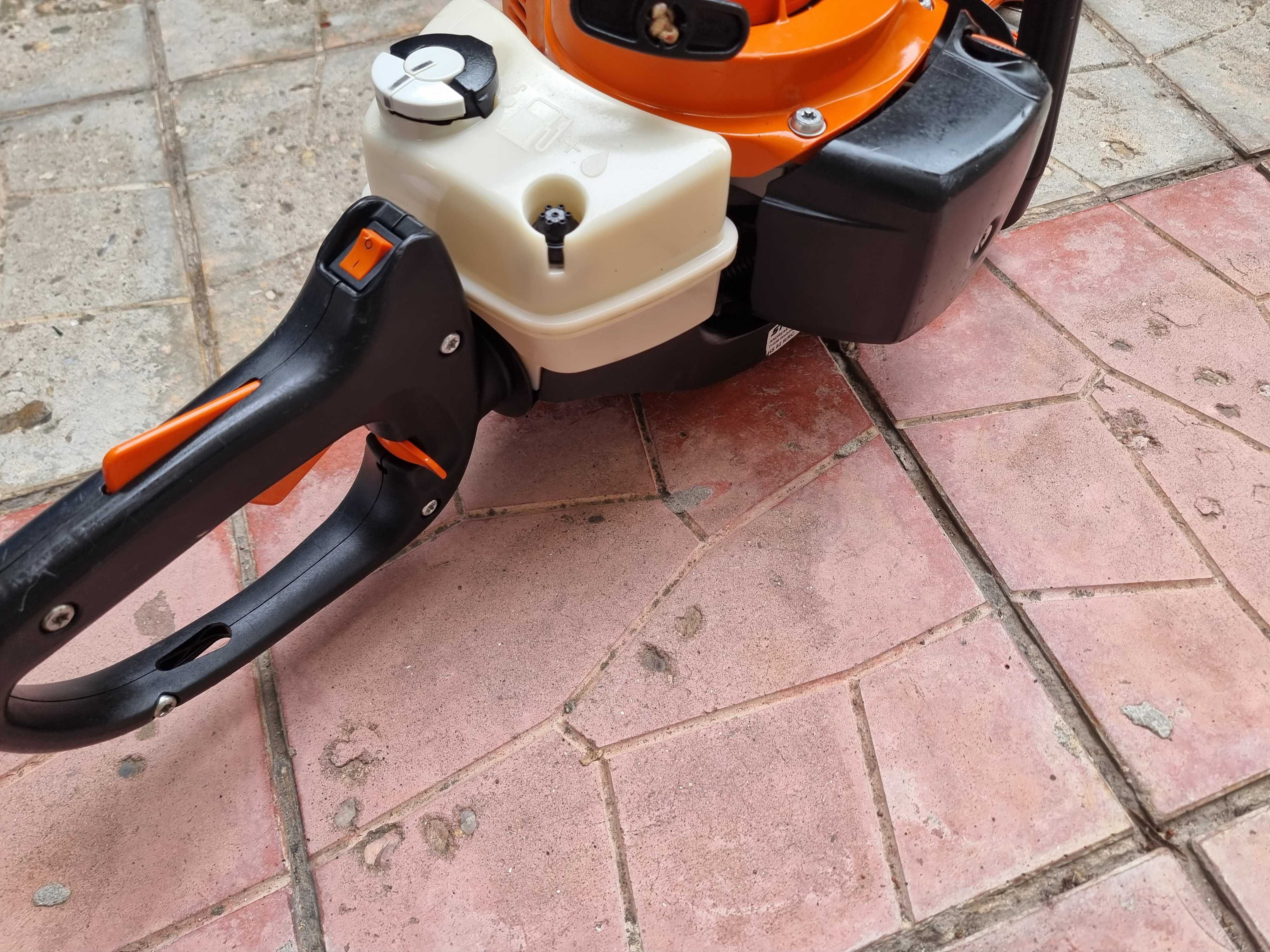 STIHL HS 82 R - професионална Моторна ножица за жив плет 60 см