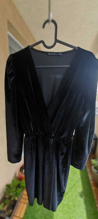 Rochie Poema, mărimea 40 - cu despicătură și efect de catifea