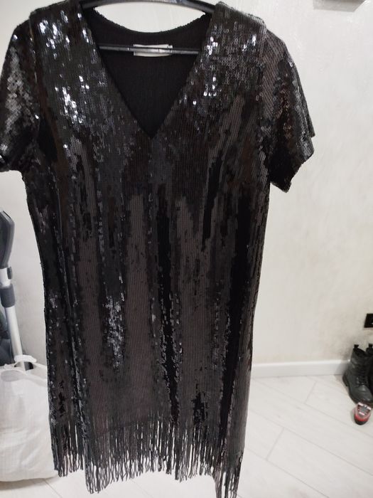 Платье паетками новое