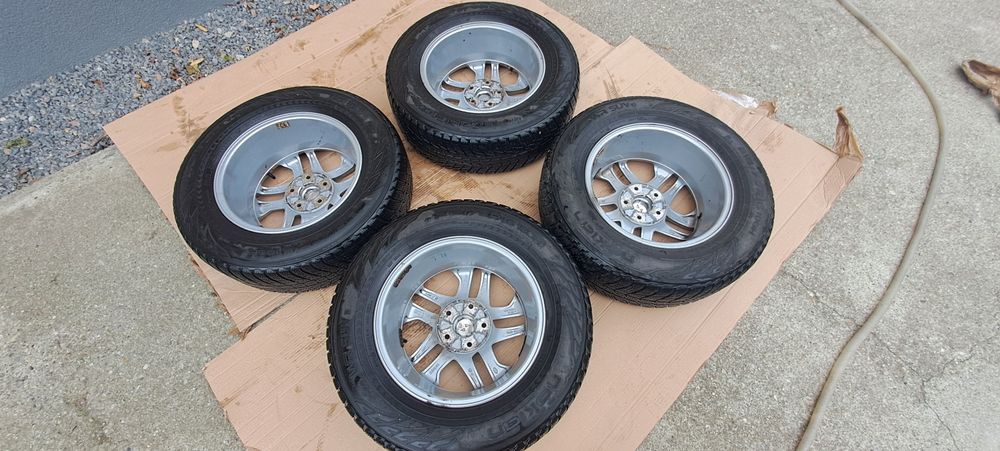 Jante aliaj Hyundai IX 35 R16 cu anvelope iarna Nokian 215/70/16