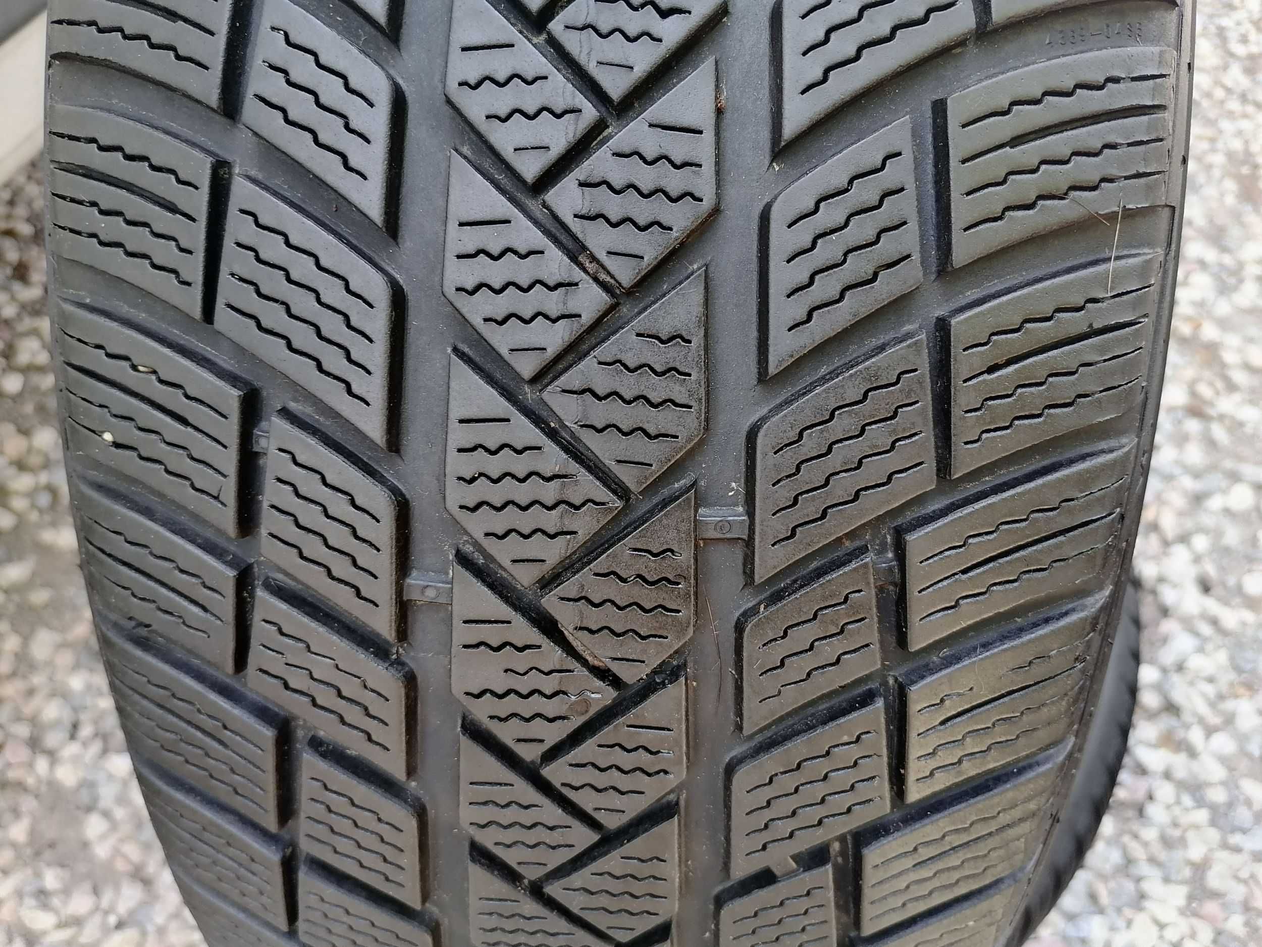 2 бр. Vredestein 225/60R17 DOT 3122