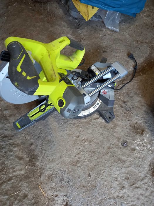 Fierăstrău debitor culisant Ryobi