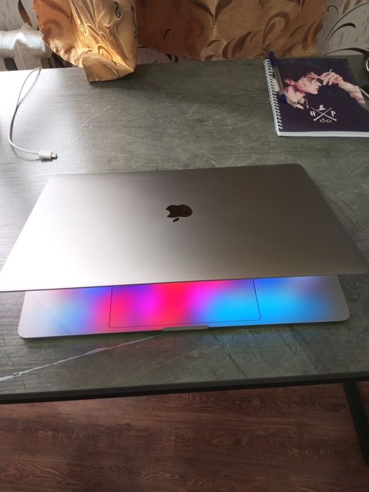 Apple MacBook PRO 15. i7/16/256/ ideal. Touch Bar/Touch ID.