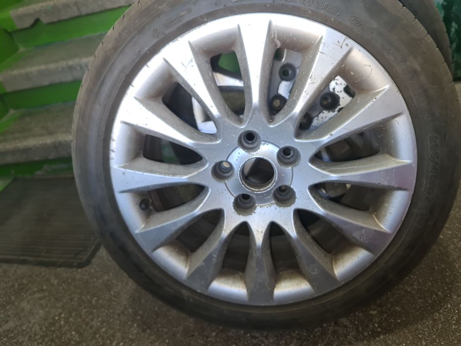 Vând 4 anvelope 225 45 R17 DOT 5223 cu jante originale skoda superb 2