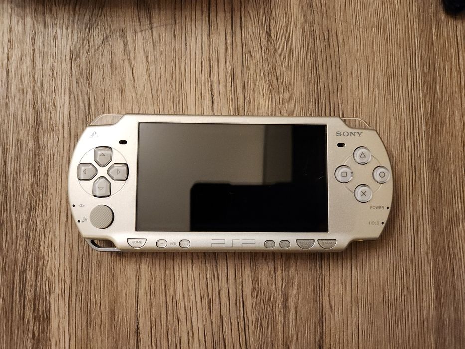 PlayStation Portabil (PSP) 2001 Silver - modat, complet functional