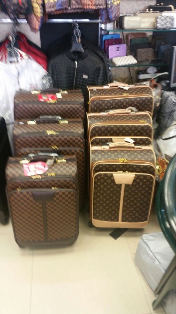 Louis Vuitton куфари