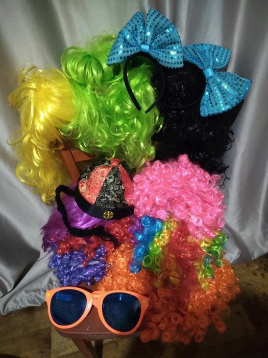 Продам парики театральные для аниматоров дешево