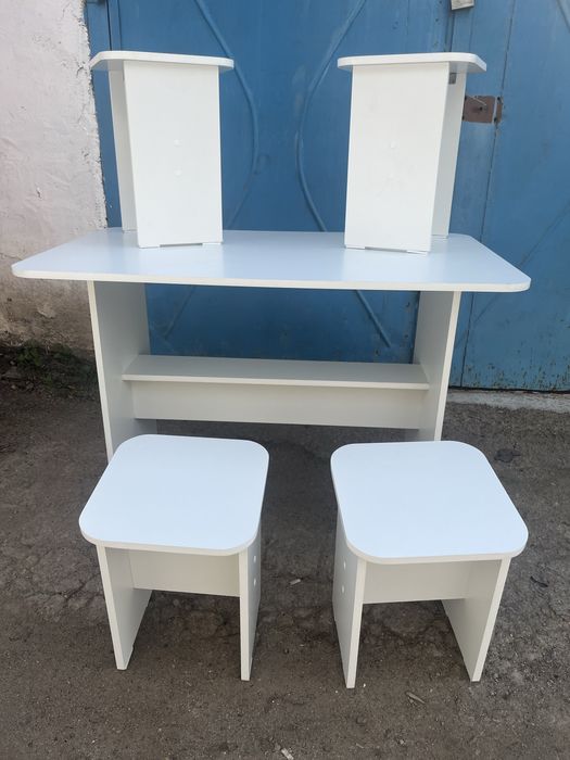 Стол кухонный +4 табуретки, Новый!