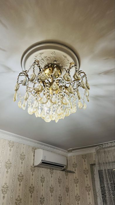 Люстры в спальню и зал