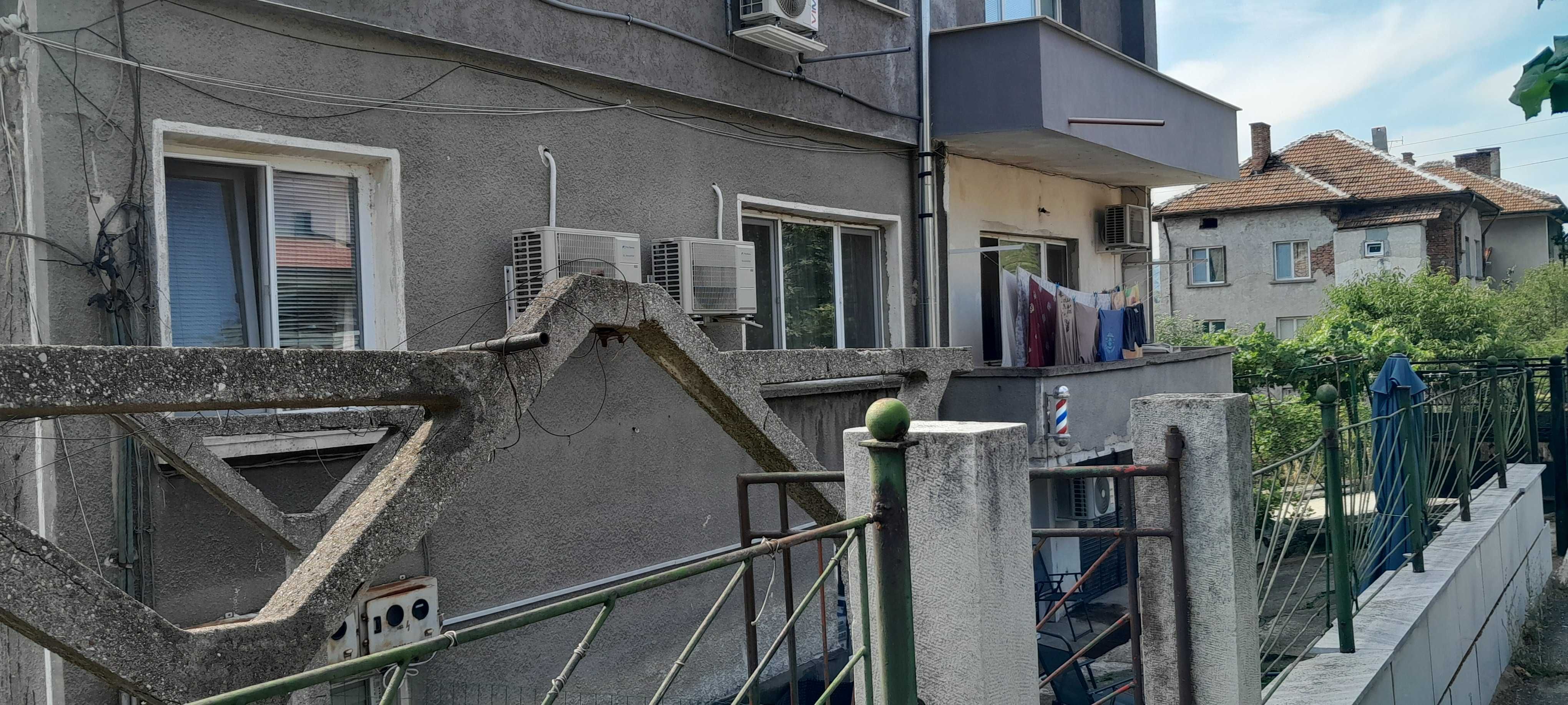 продавам етаж от къща