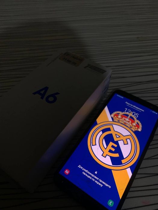 Samsung a6 karonkasi bor telefon 1 qol uzim engi olib ishlatganman