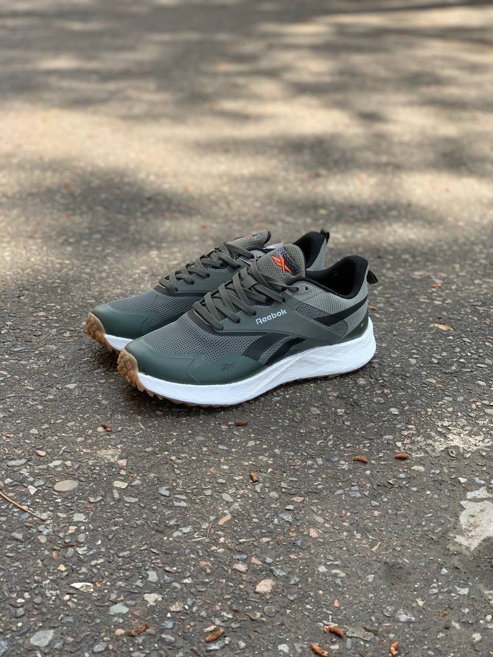 REEBOK BOOST  Classic       .