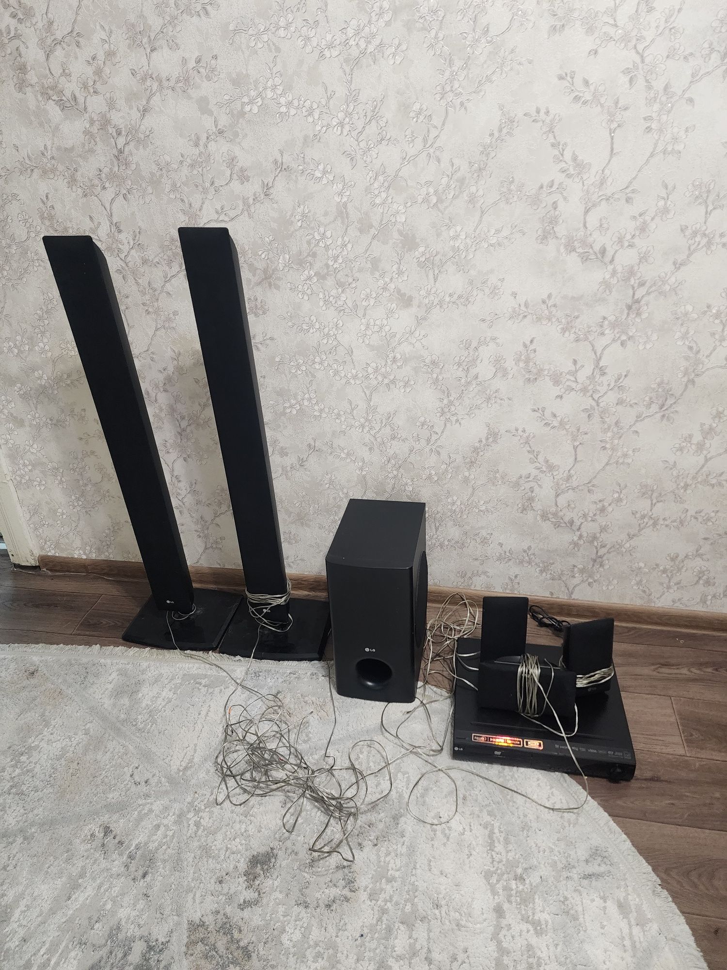 Продаются калонки LG .оригинал.
