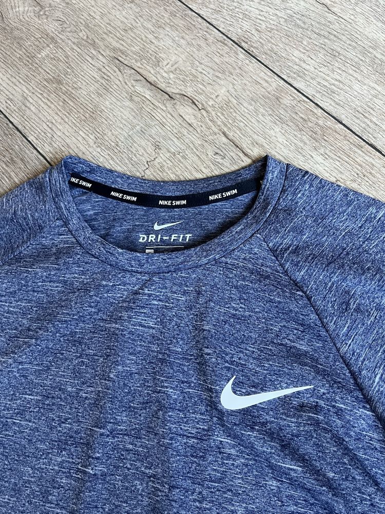 NIKE Dri-Fit Swim - UPF40+ / Нова размер М / Оригинал