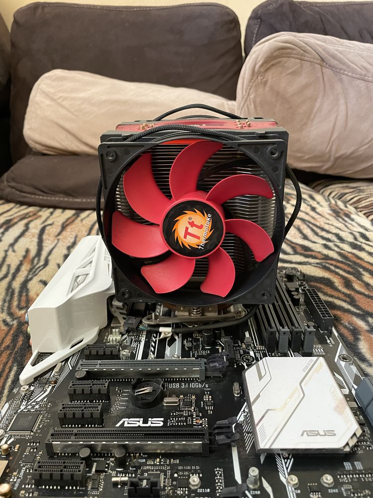 Процесорен охладител Thermaltake Frio Advanced