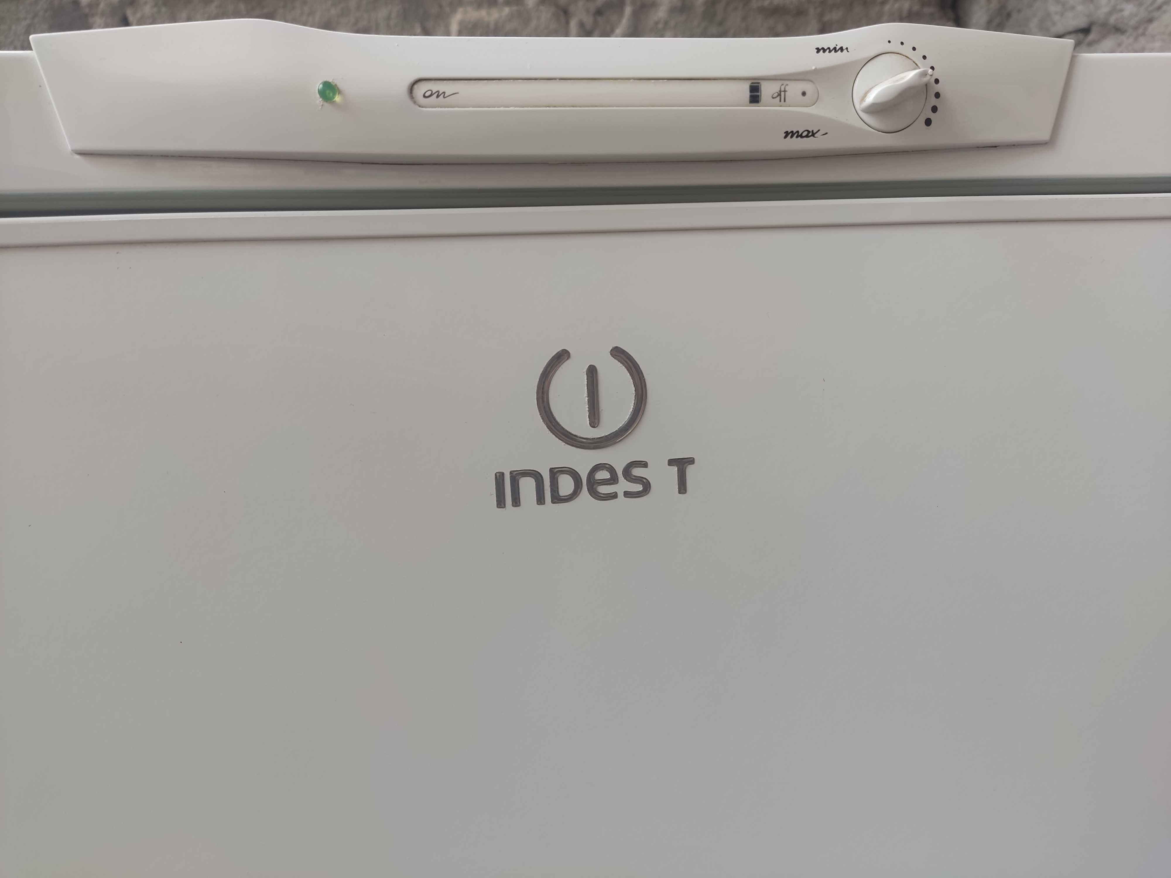 Продам холодильник Indesit  очень чистый Kaspi Red.