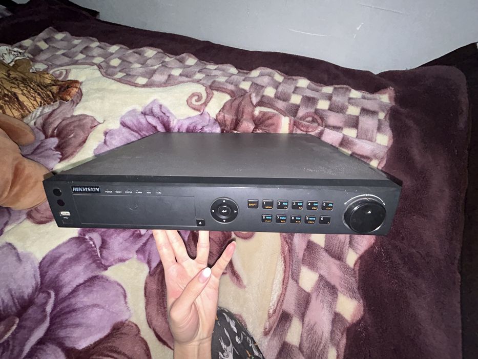 HIKVISION Digital Video Recorder Model:DS-72104VI-ST