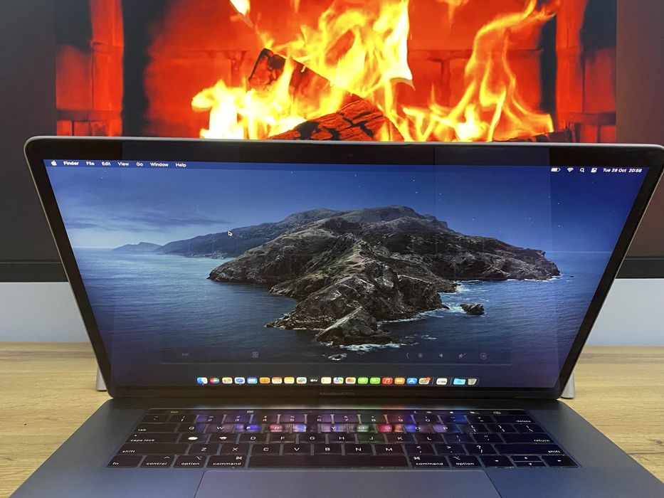 Продаётся Macbook pro 2018 A1190