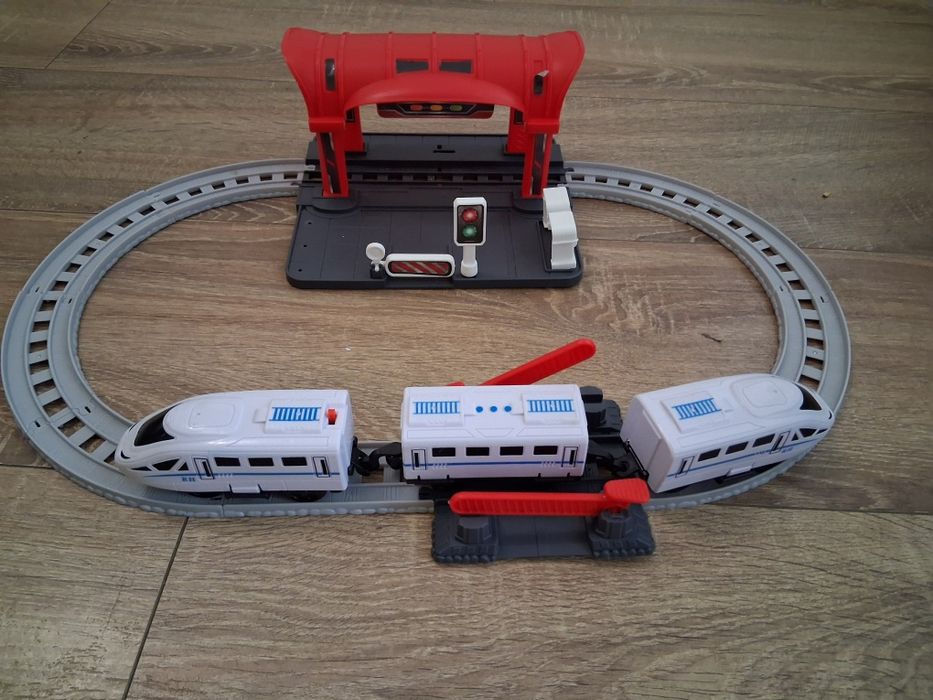 Влакче стрела с релси