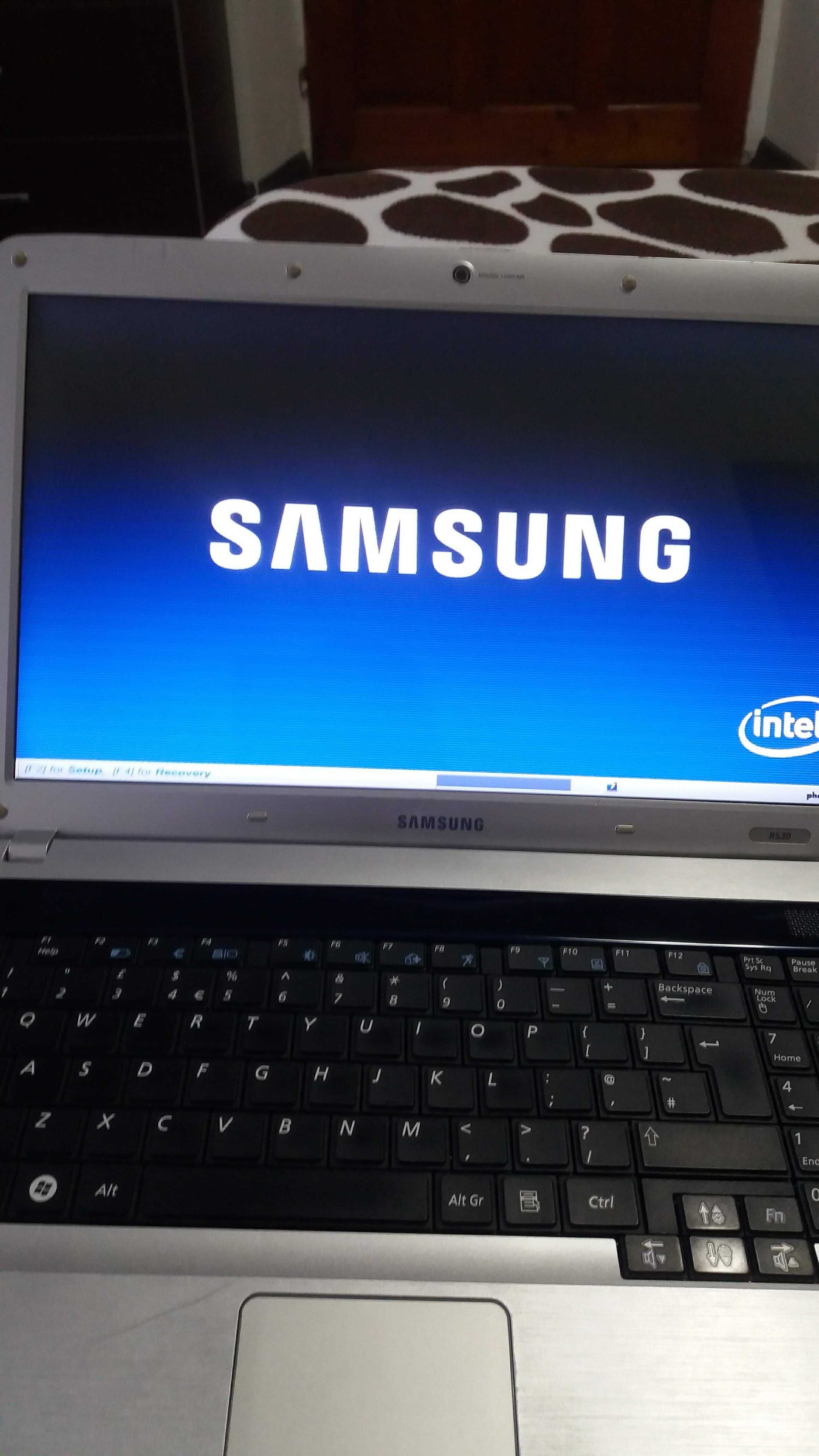 Samsung R 530 4 gb ram ddr3 .