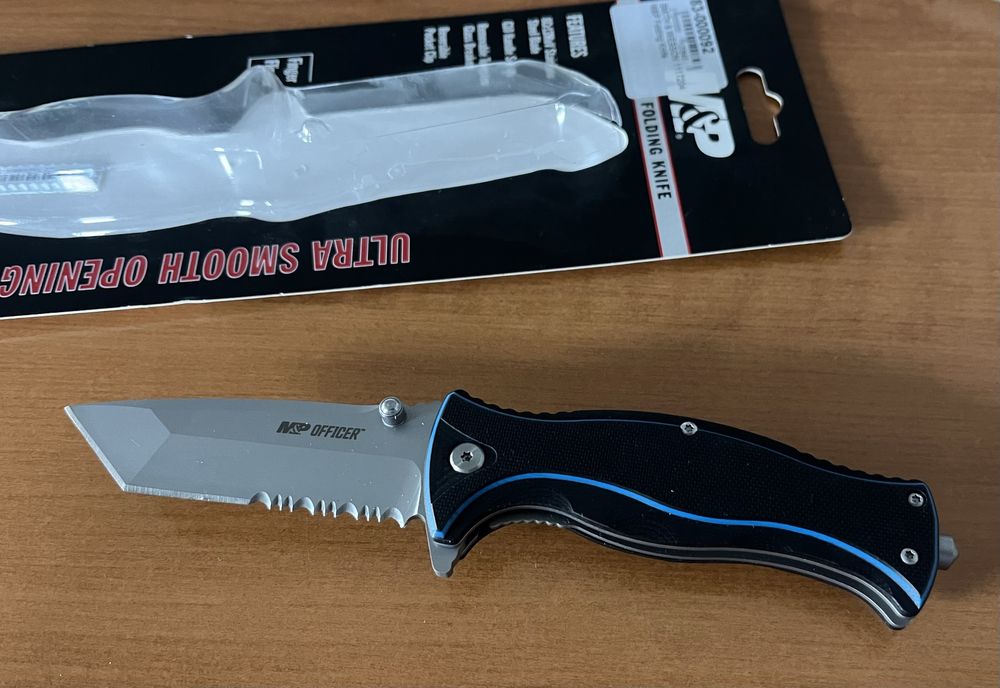 Продавам оригинален нож Smith&Wesson сгъваем!
