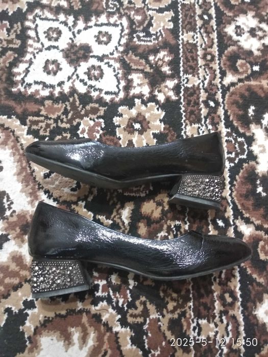 Продаются женские туфли раз: 39