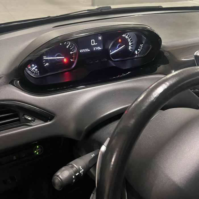 PEUGEOT 208, 2017 година