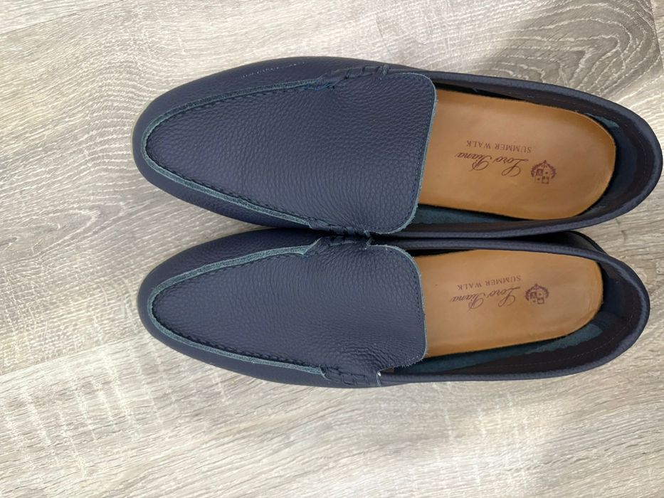 Аяқ киім сатылады