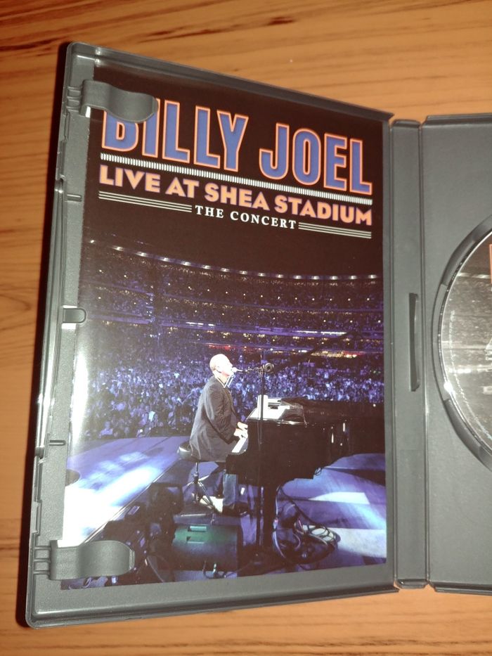 продаю фирменный DVD Billy Joel - Live at Shea Stadium