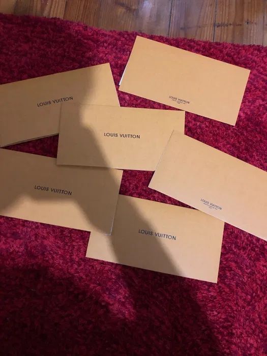 Plicuri Louis Vuitton LV noi