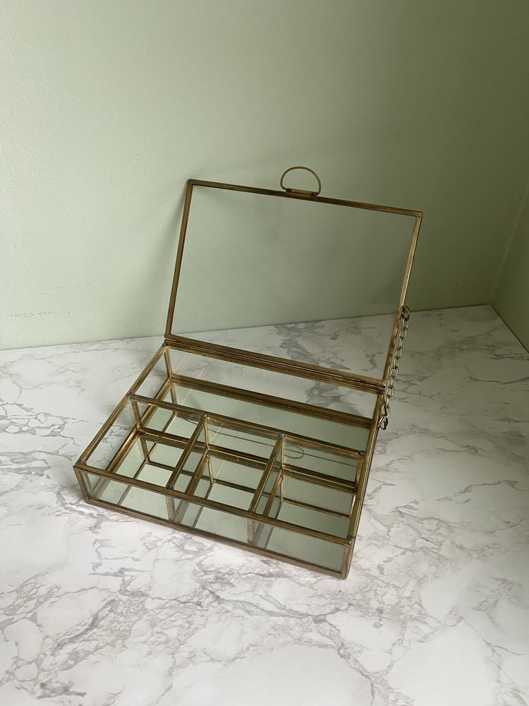 Кутия за бижута от стъкло с огледало