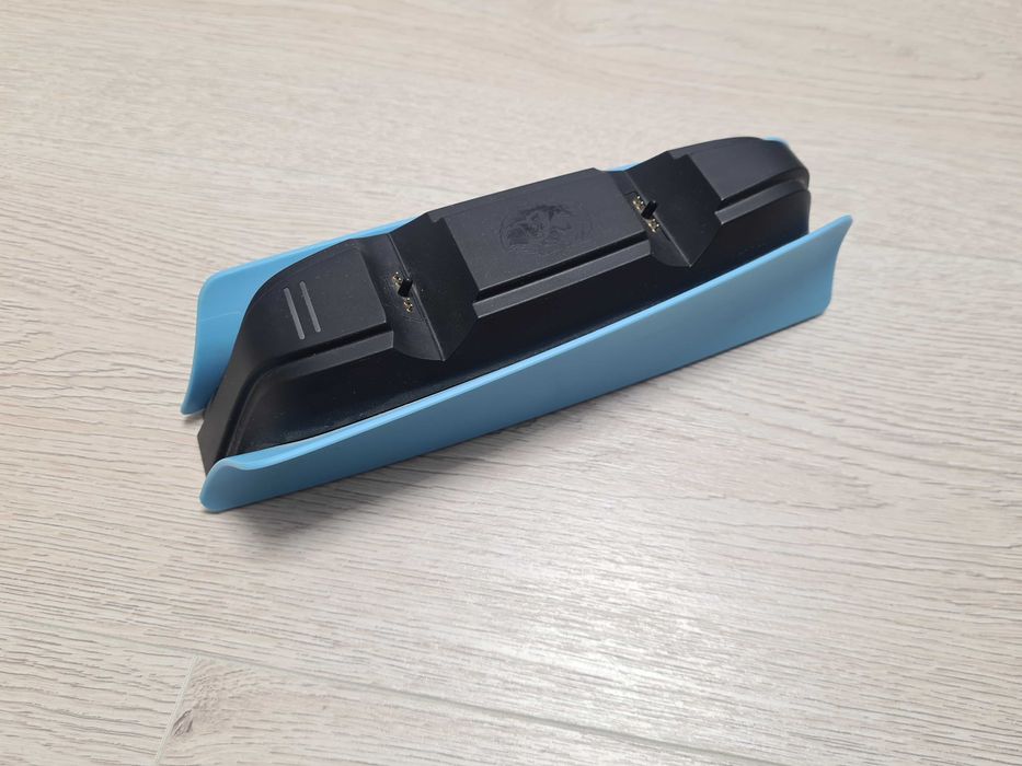 Statie incarcare controller Playstation 4 si Playstation 5