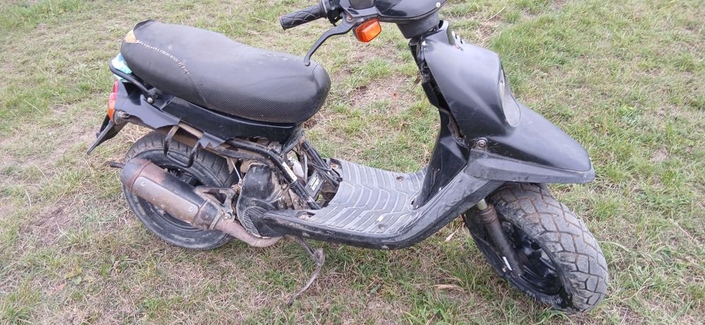 Vnd scuter yamaha boster 80cm trage bine investit unele pise noi