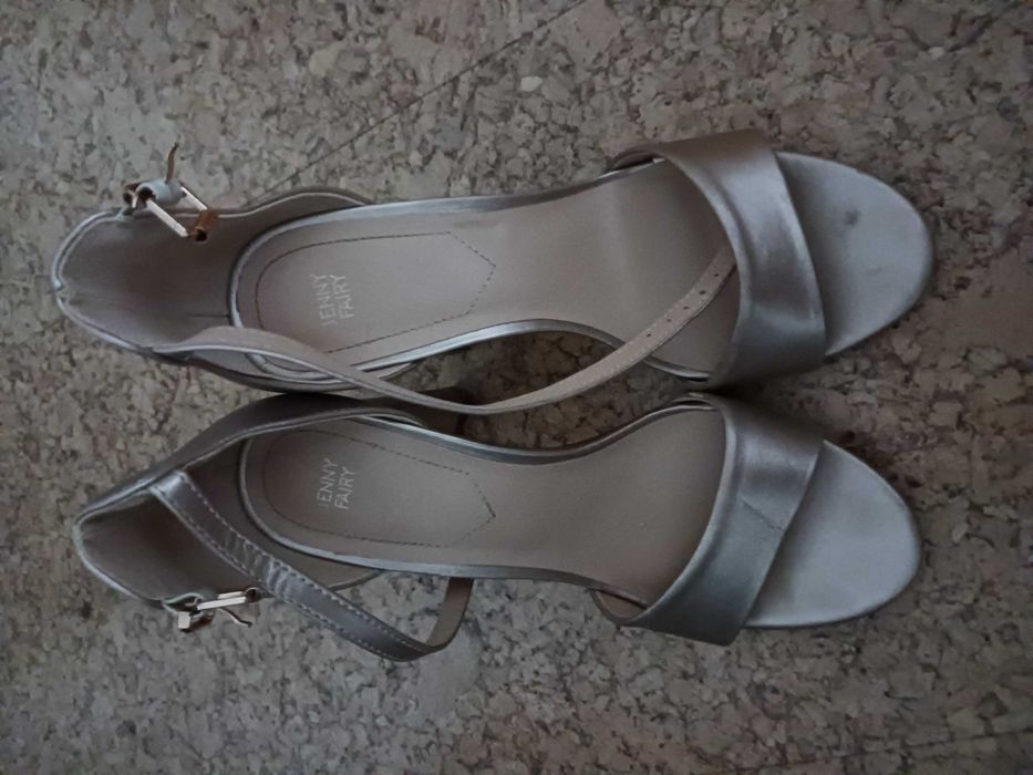 Продавам сандали маркови