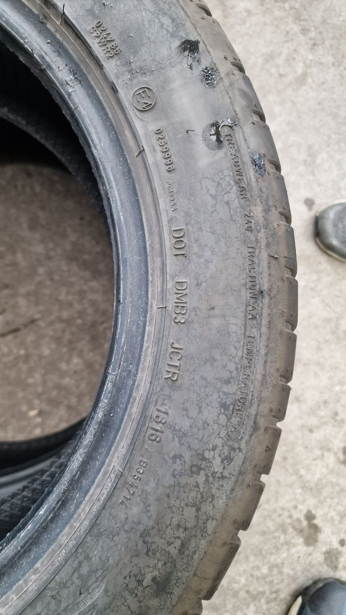 215 55 16 Dunlop  2 anvelope vara ca noi