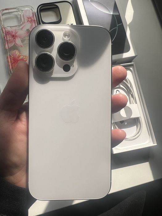 Iphone 16 pro alb CU GARANTIE Emag inca un an, nota 10/10