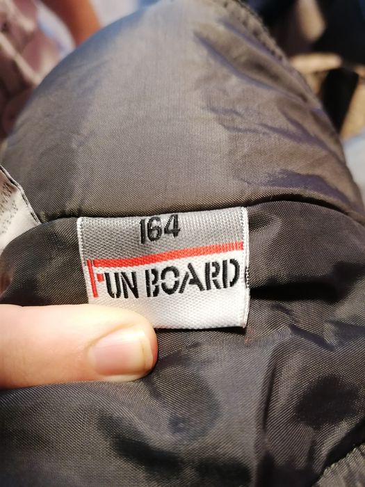 Vând geaca H&M și  Wedze  pt băieți