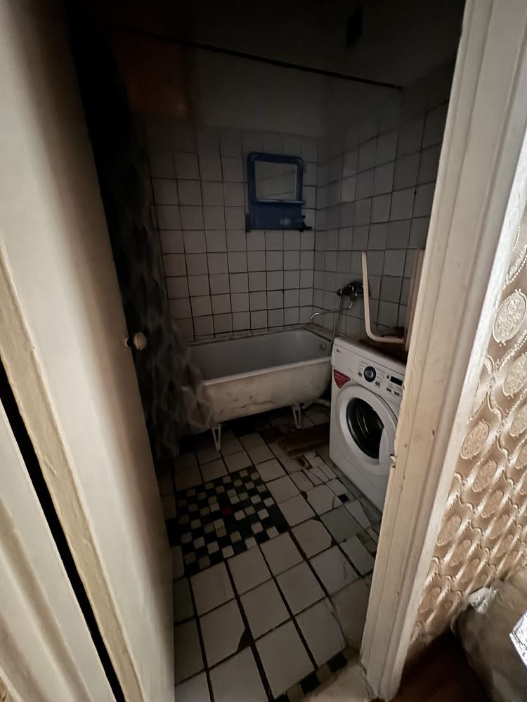 Квартира продается юнусабад 11 квартал2-х комнатная, 1 этаж с огородом
