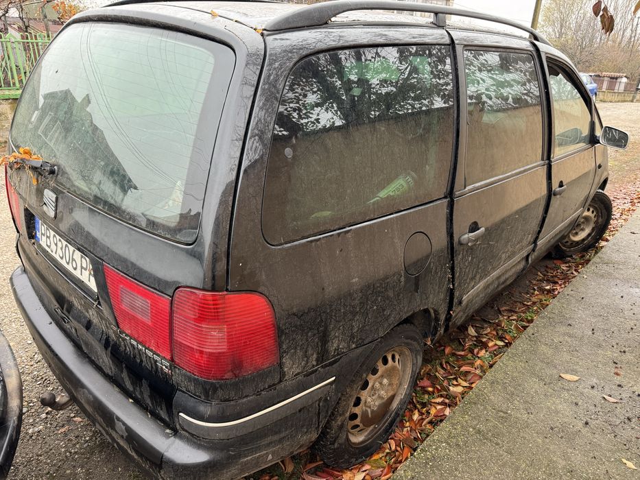 Продавам сеат алхамбра на части